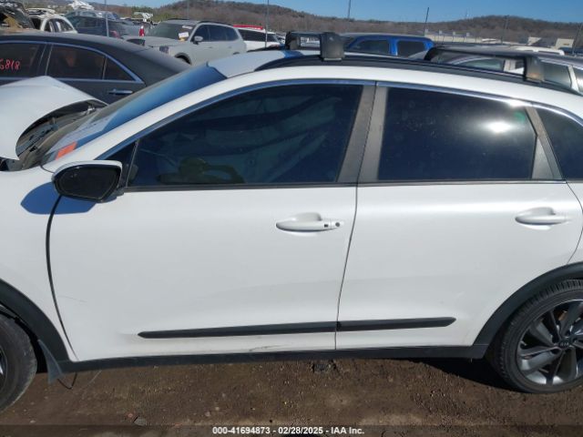 KNDCC3LC4H5053049 KIA NIRO EX