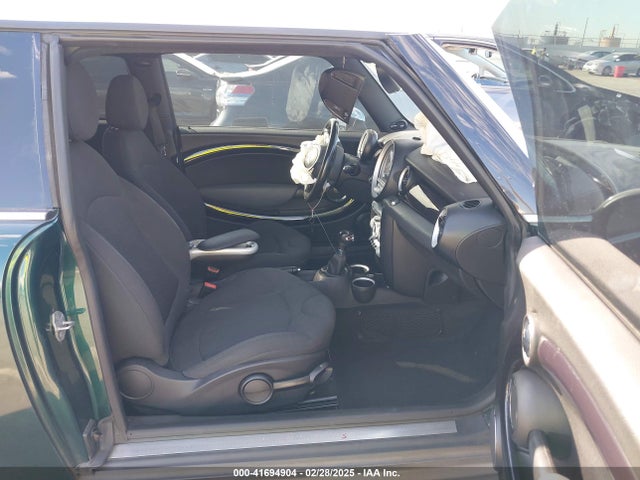 2010 MINI COOPER S CLUBMAN WMWMM3C53ATZ32866 Photo 4