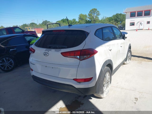 KM8J23A45HU328404 Hyundai TUCSON SE