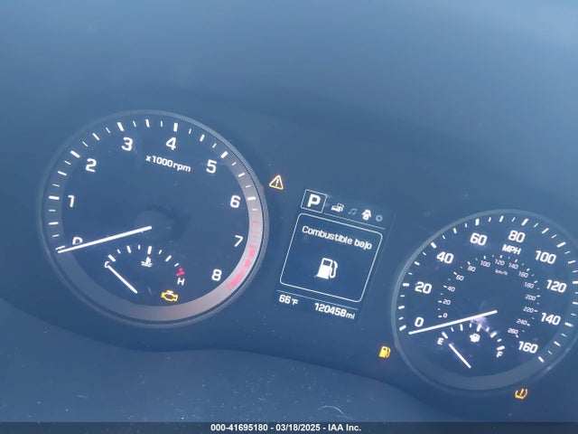 KM8J23A45HU328404 Hyundai TUCSON SE