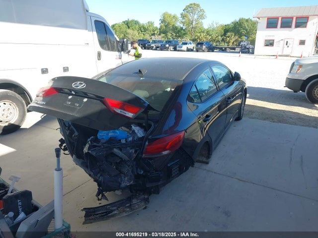 5NPD84LF6JH259744 Hyundai ELANTRA SEL