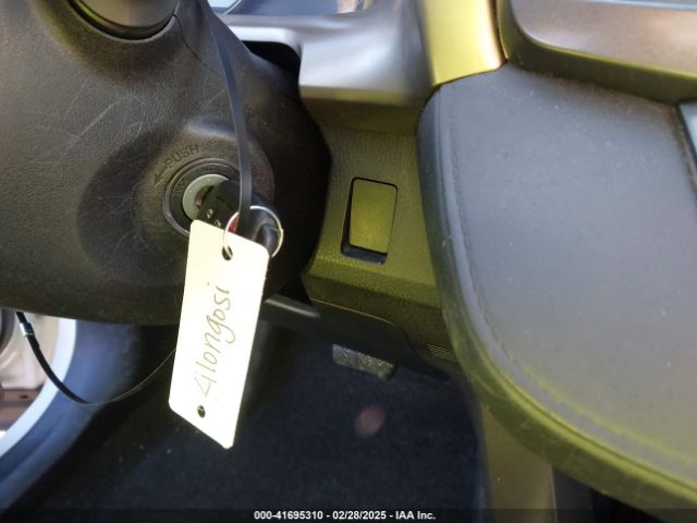 2T3BFREV8FW305542 Toyota RAV4 LE