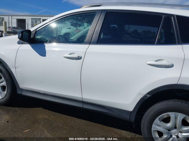 2T3BFREV8FW305542 Toyota RAV4 LE
