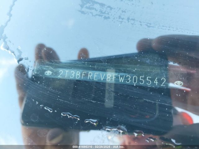 2T3BFREV8FW305542 Toyota RAV4 LE