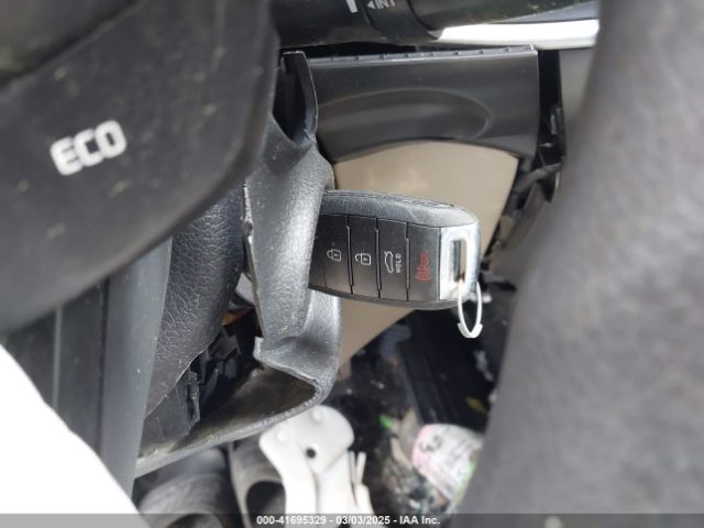 5XXGM4A77FG472242 KIA Optima Lx