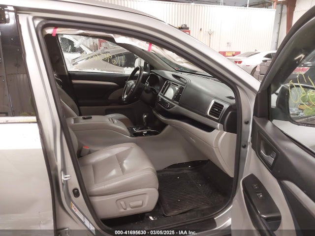 5TDJZRFH3JS495515 Toyota Highlander Xle