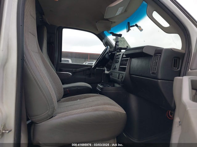 Chevrolet Express 2500 Work Van 2016 1GCWGBFF9G1260298 Image 5