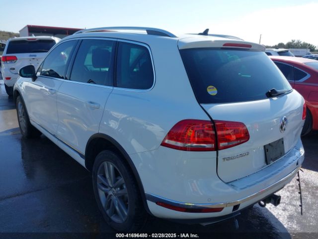 2016 VOLKSWAGEN TOUAREG WVGEF9BP7GD012339 Photo 2
