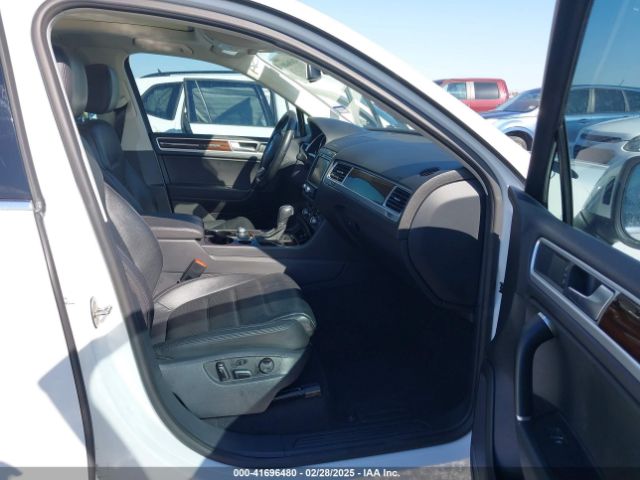 2016 VOLKSWAGEN TOUAREG WVGEF9BP7GD012339 Photo 4