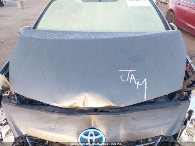 JTDZN3EU1E3325560 Toyota Prius V Three