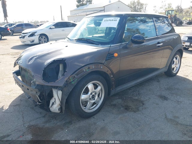 2011 MINI COOPER WMWSU3C50BT098645 Photo 1