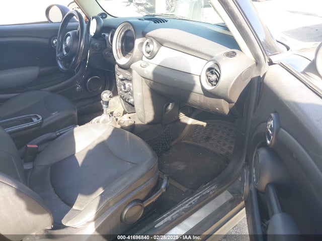 2011 MINI COOPER WMWSU3C50BT098645 Photo 4