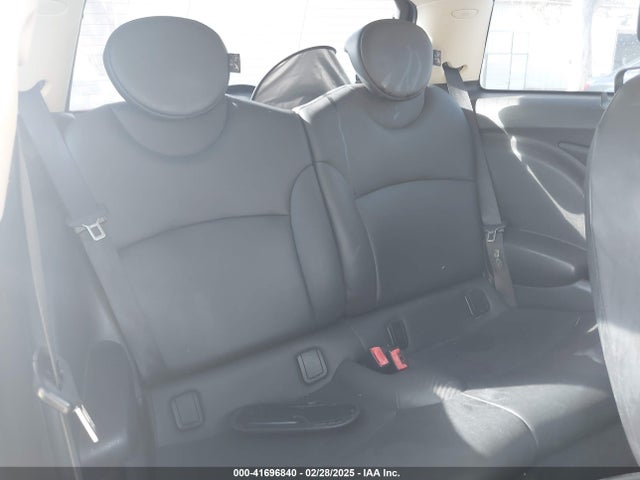 2011 MINI COOPER WMWSU3C50BT098645 Photo 7