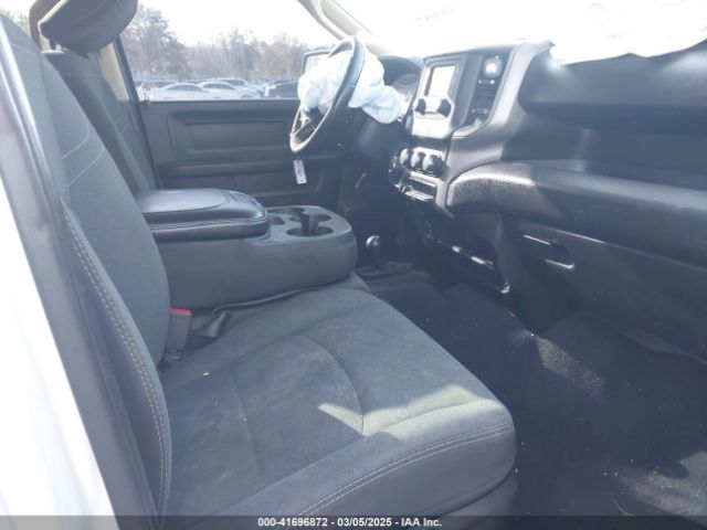 3C6UR5CJ9KG613877 RAM 2500 Tradesman  4x4 6'4 Box