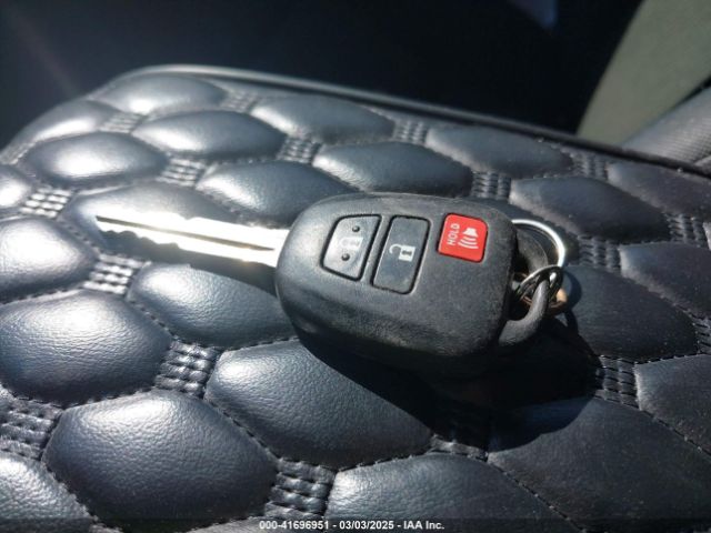 JTMZFREV0FJ034795 Toyota RAV4 LE