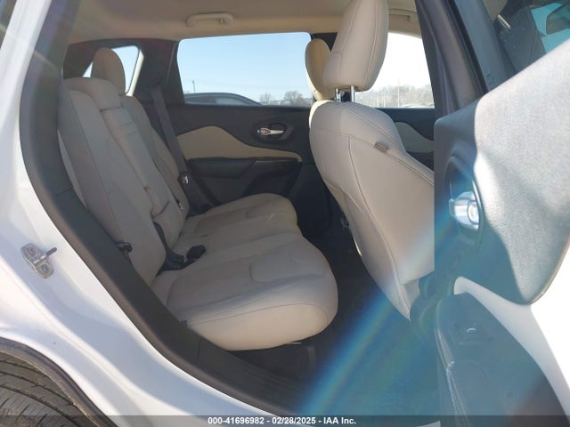 1C4PJLCB1GW291478 Jeep Cherokee Latitude