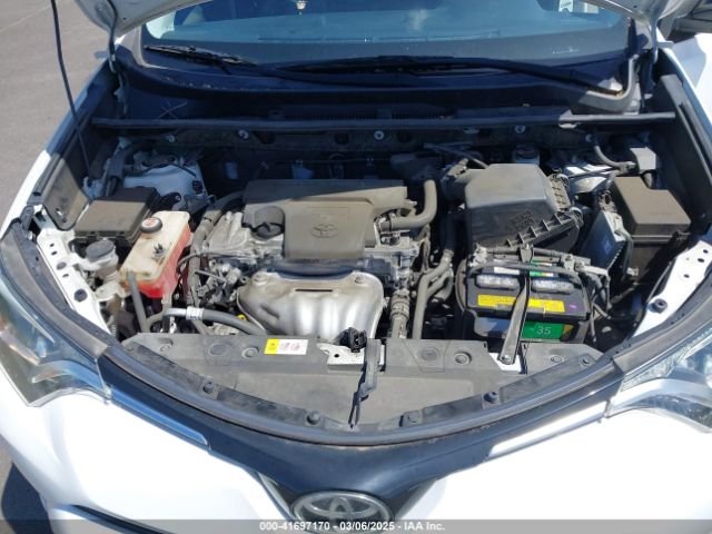JTMZFREV2HJ721392 Toyota RAV4 LE