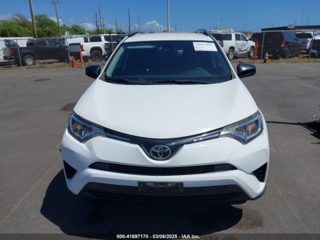JTMZFREV2HJ721392 Toyota RAV4 LE