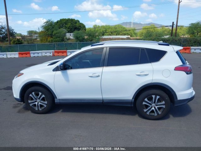 JTMZFREV2HJ721392 Toyota RAV4 LE