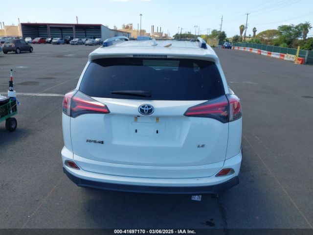 JTMZFREV2HJ721392 Toyota RAV4 LE