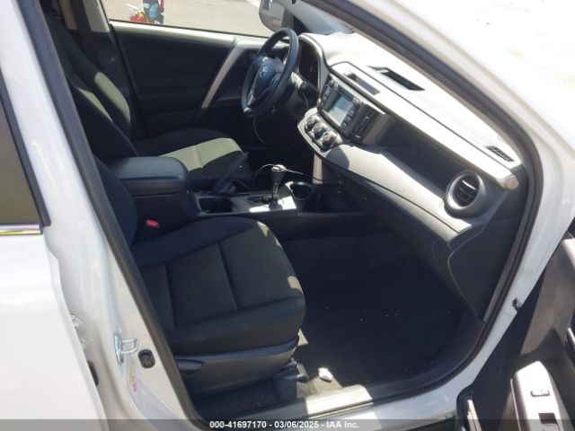 JTMZFREV2HJ721392 Toyota RAV4 LE