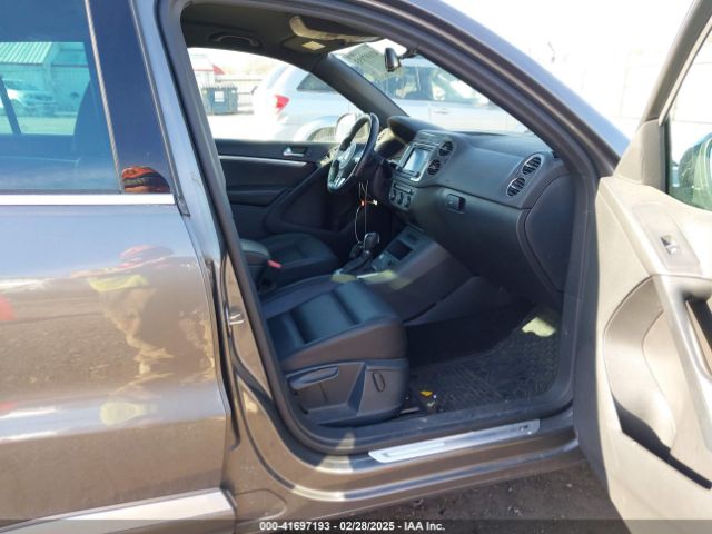 WVGBV7AX8GW054678 Volkswagen Tiguan R-line