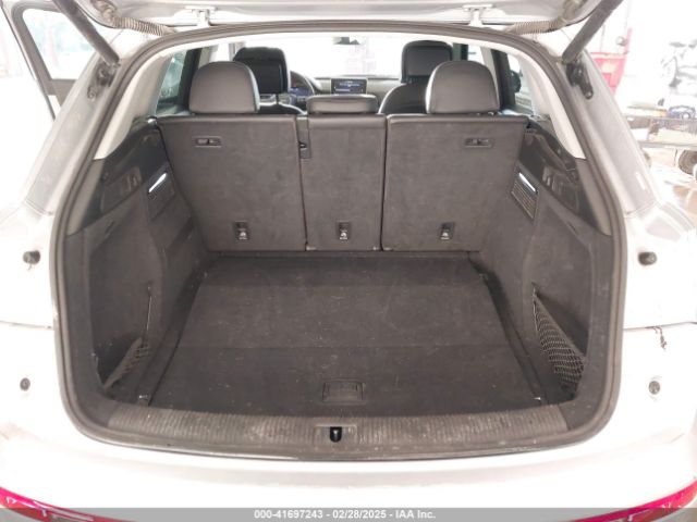 WA1BNAFY8K2034380 Audi Q5 45 Premium