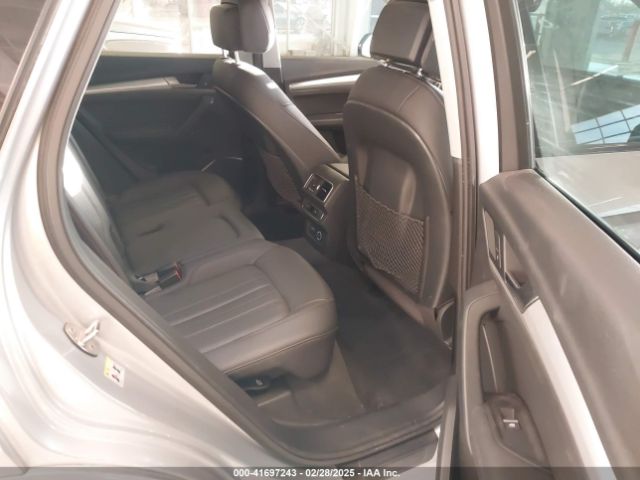 WA1BNAFY8K2034380 Audi Q5 45 Premium