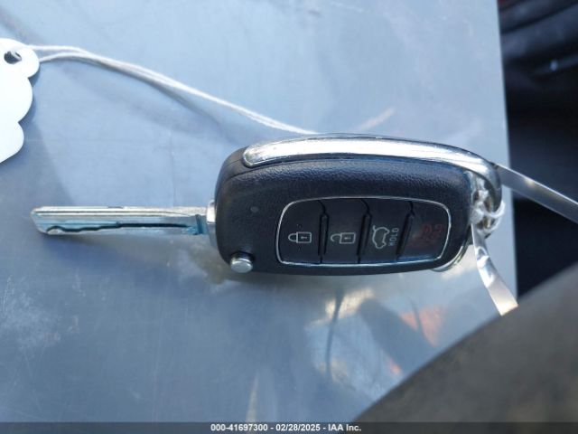 KM8J23A48KU924615 Hyundai TUCSON SE