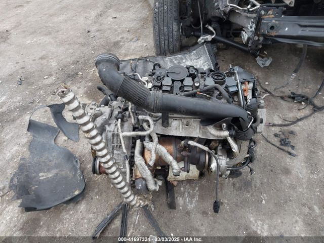 WVGAV7AX2FW549016 Volkswagen TIGUAN S