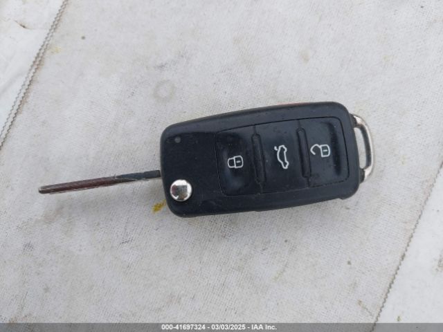 WVGAV7AX2FW549016 Volkswagen TIGUAN S