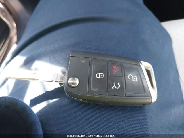 3VV3B7AX7LM067046 Volkswagen Tiguan