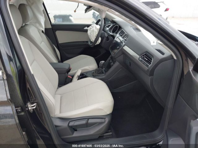 3VV3B7AX7LM067046 Volkswagen Tiguan