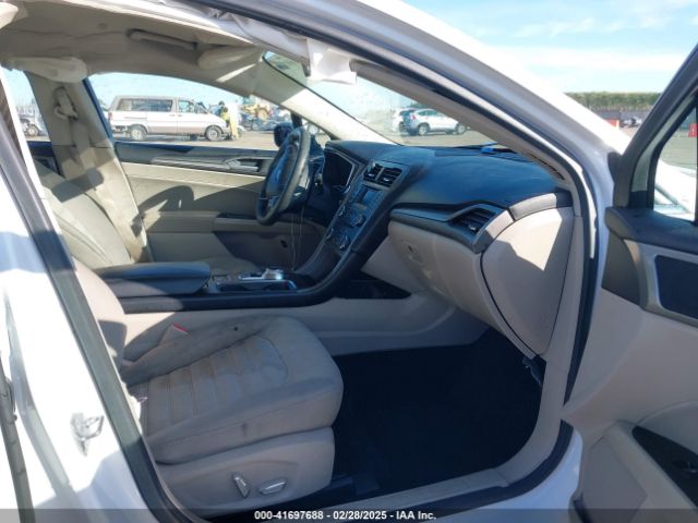 3FA6P0LU1HR260722 Ford Fusion Hybrid Se