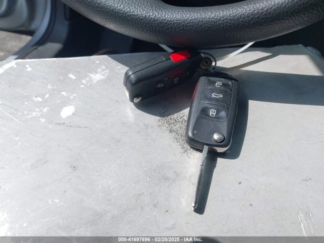 3VW2K7AJXEM320530 Volkswagen Jetta 2.0l S