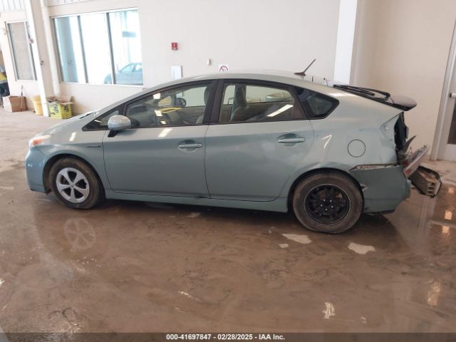 JTDKN3DU4F1932875 Toyota Prius Four