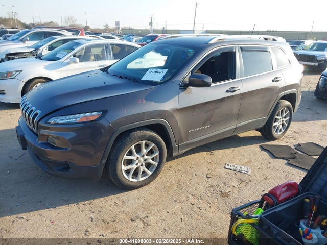 1C4PJLCB8HW667692 Jeep Cherokee Latitude Fwd