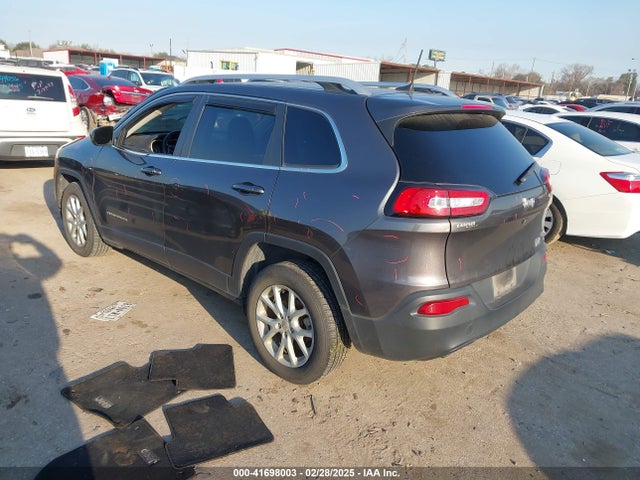 1C4PJLCB8HW667692 Jeep Cherokee Latitude Fwd