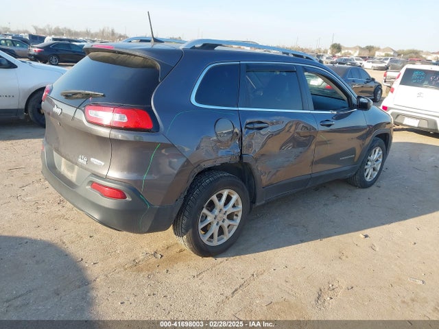 1C4PJLCB8HW667692 Jeep Cherokee Latitude Fwd