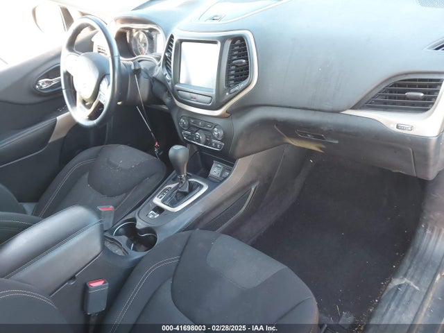 1C4PJLCB8HW667692 Jeep Cherokee Latitude Fwd
