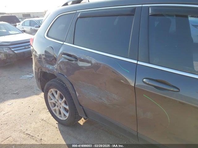 1C4PJLCB8HW667692 Jeep Cherokee Latitude Fwd
