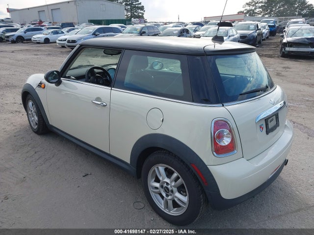 2012 MINI COOPER WMWSU3C54CT259872 Photo 2