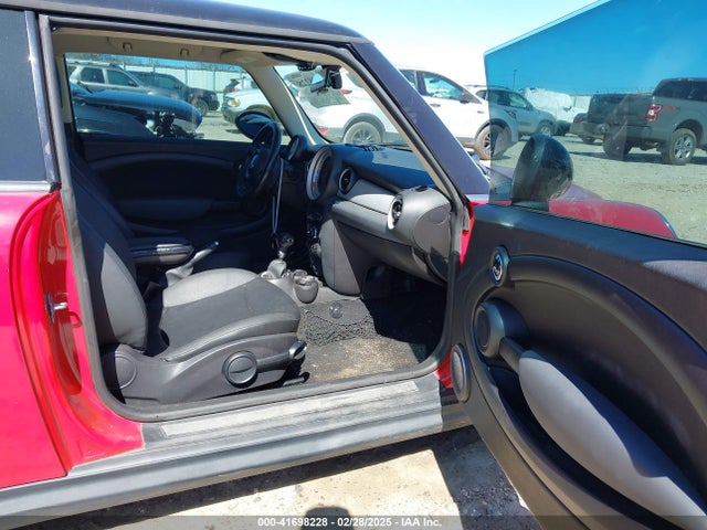 2011 MINI COOPER WMWSU3C59BT097347 Photo 4