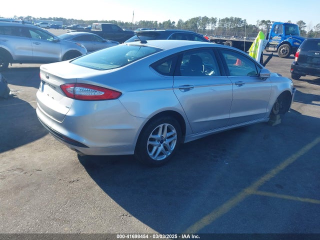 1FA6P0H72G5119744 Ford FUSION SE