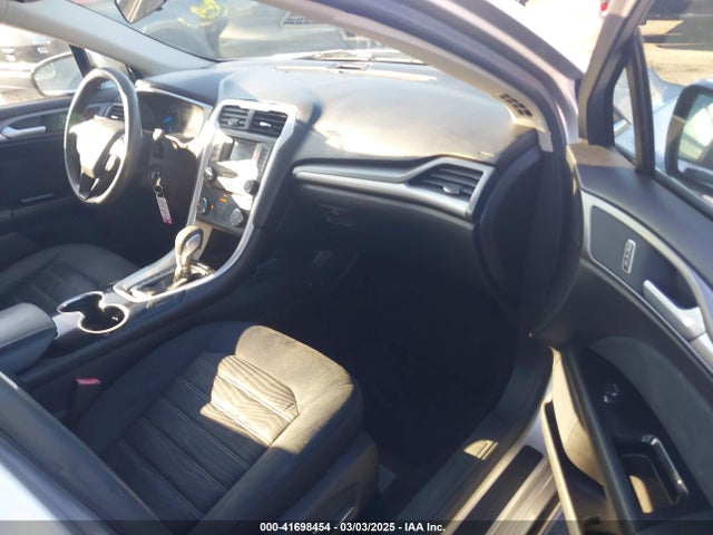 1FA6P0H72G5119744 Ford FUSION SE