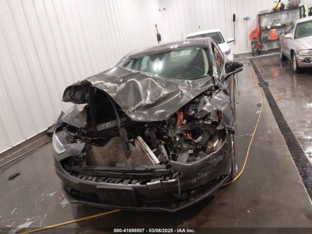 3FA6P0PU3JR203714 Ford Fusion Energi Se Luxury