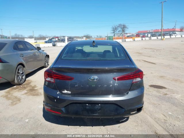 5NPD84LF5LH555745 Hyundai ELANTRA SEL