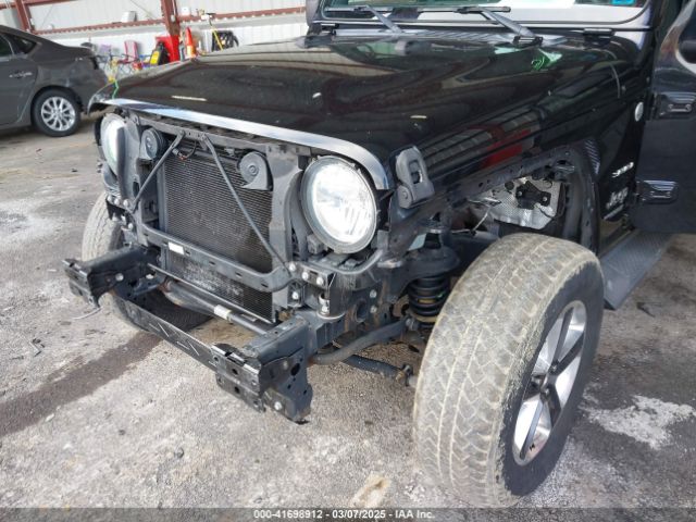 1C4HJXEG5KW532861 Jeep Wrangler Unlimited Sahara 4x4