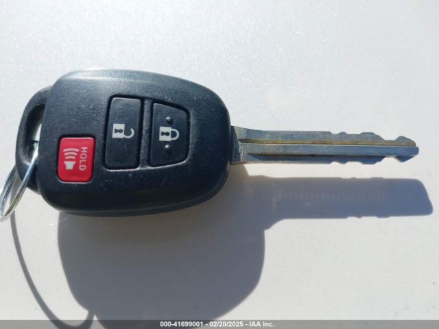 2T3ZFREVXJW501361 Toyota RAV4 LE