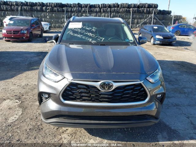 5TDGZRBH2NS200121 Toyota Highlander Xle